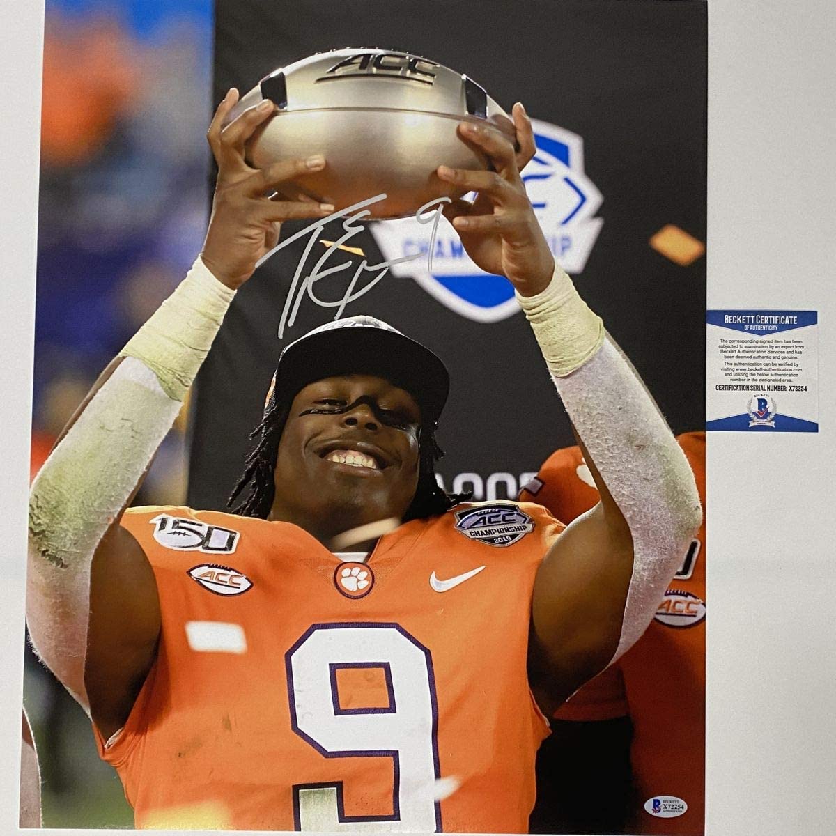 Foto de fútbol americano universitario autografiada/firmada por Travis Etienne Jr., Clemson Tigers, 16 x 20, Beckett BAS COA n.° 1