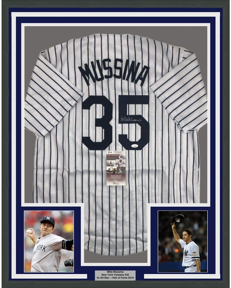 Camiseta de béisbol de rayas de Nueva York de 35 x 39, enmarcada, autografiada y firmada por Mike Mussina (JSA COA)