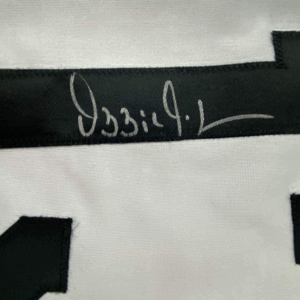 Camiseta de béisbol retro blanca de Chicago de 35 x 39, enmarcada, autografiada y firmada por Ozzie Guillén (JSA COA)