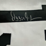 Camiseta de béisbol retro blanca de Chicago de 35 x 39, enmarcada, autografiada y firmada por Ozzie Guillén (JSA COA)