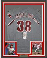 Camiseta de béisbol gris Filadelfia de 35 x 39, enmarcada, autografiada y firmada por Curt Schilling (JSA COA)