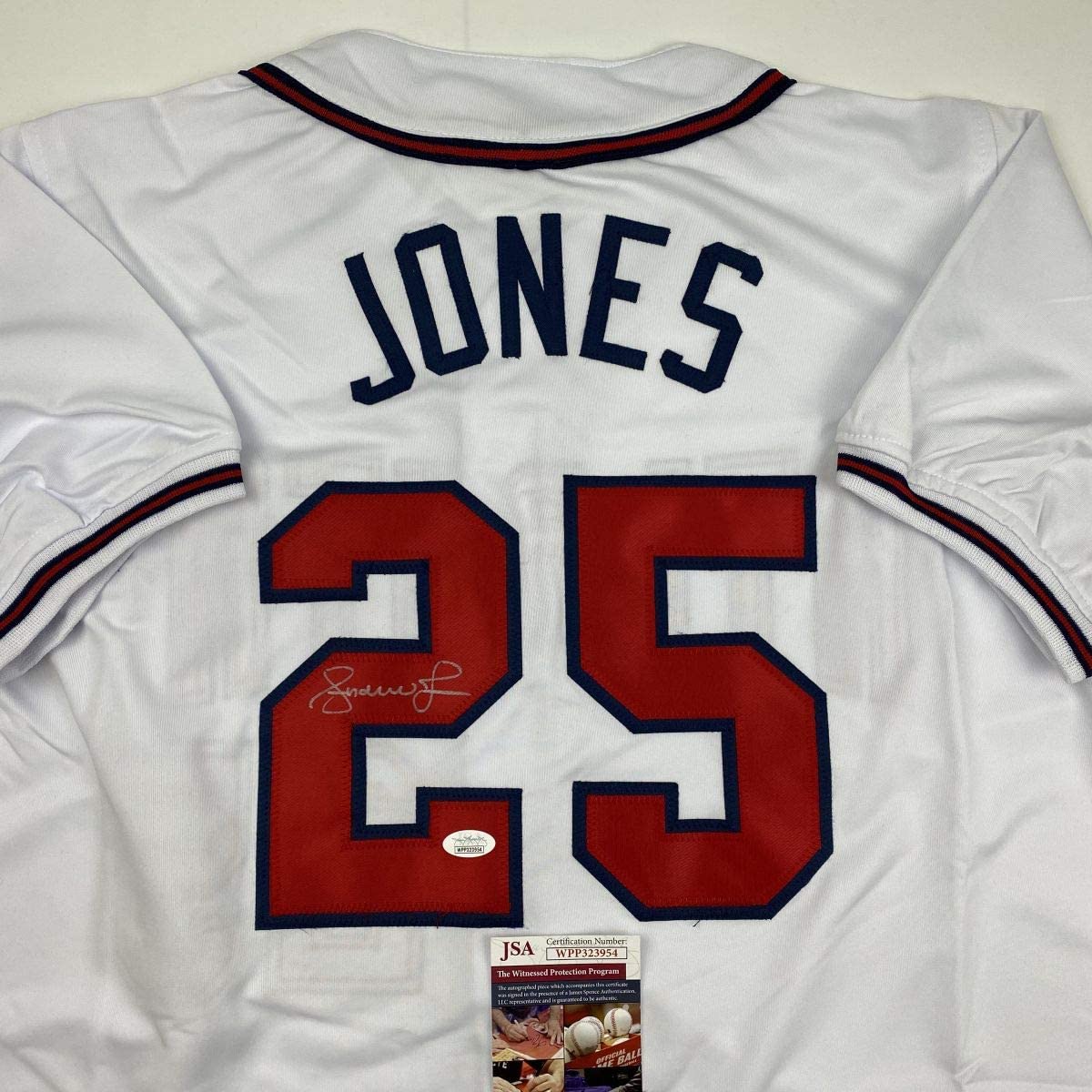 Camiseta de béisbol blanca de Atlanta autografiada/firmada por Andruw Jones (JSA COA)