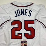 Camiseta de béisbol blanca de Atlanta autografiada/firmada por Andruw Jones (JSA COA)
