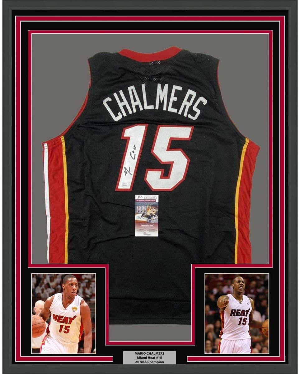 Camiseta de baloncesto negra de Miami de 35 x 39 de Mario Chalmers, enmarcada y firmada (JSA COA)
