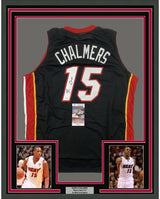 Camiseta de baloncesto negra de Miami de 35 x 39 de Mario Chalmers, enmarcada y firmada (JSA COA)