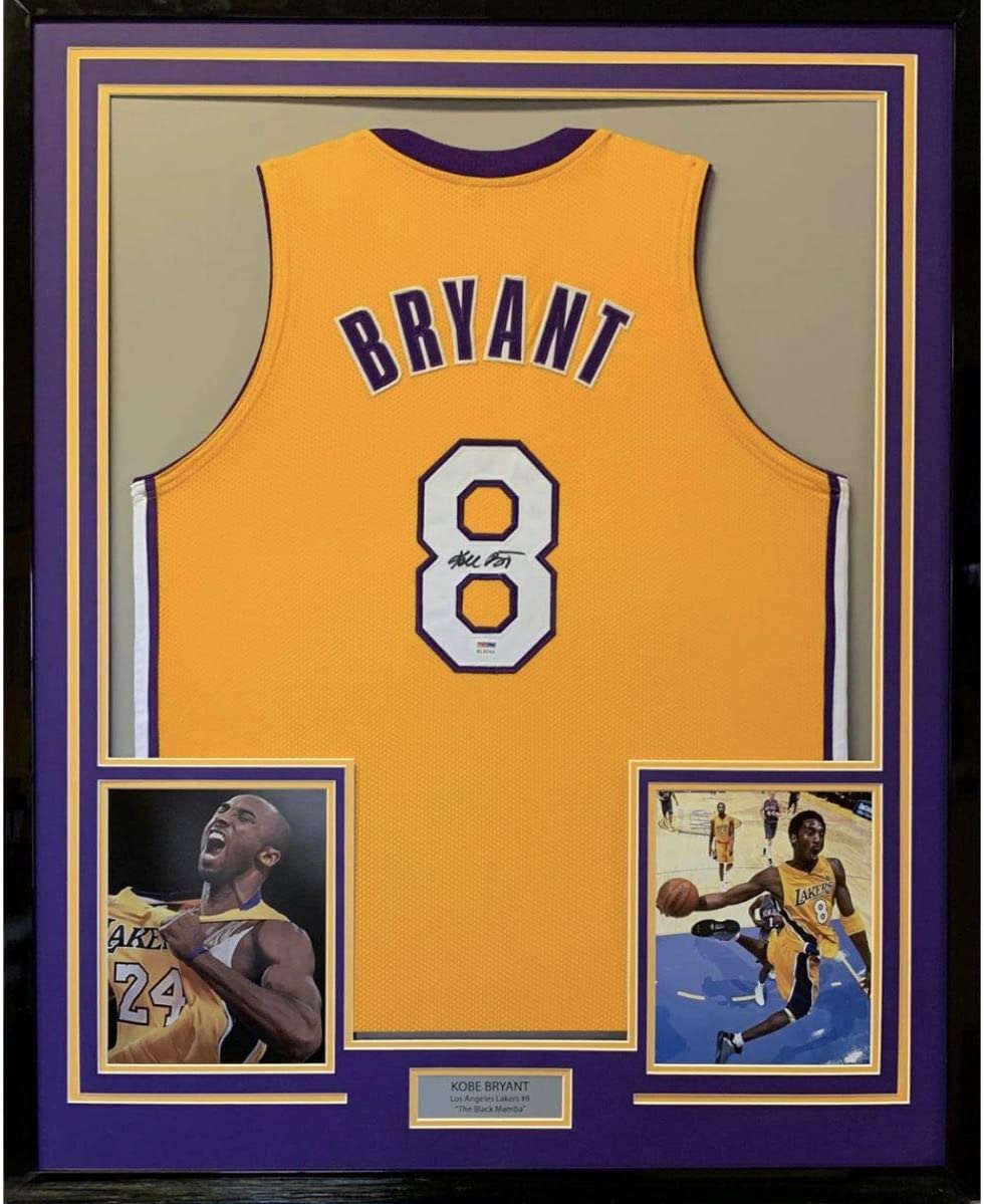 Camiseta de baloncesto amarilla de Los Ángeles LA, enmarcada, autografiada y firmada por Kobe Bryant, 35 x 39, PSA/CÓDIGO DE AUTÉNTICO/ADN