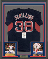 Camiseta de béisbol azul Boston de 35 x 39, enmarcada, autografiada y firmada por Curt Schilling, JSA COA