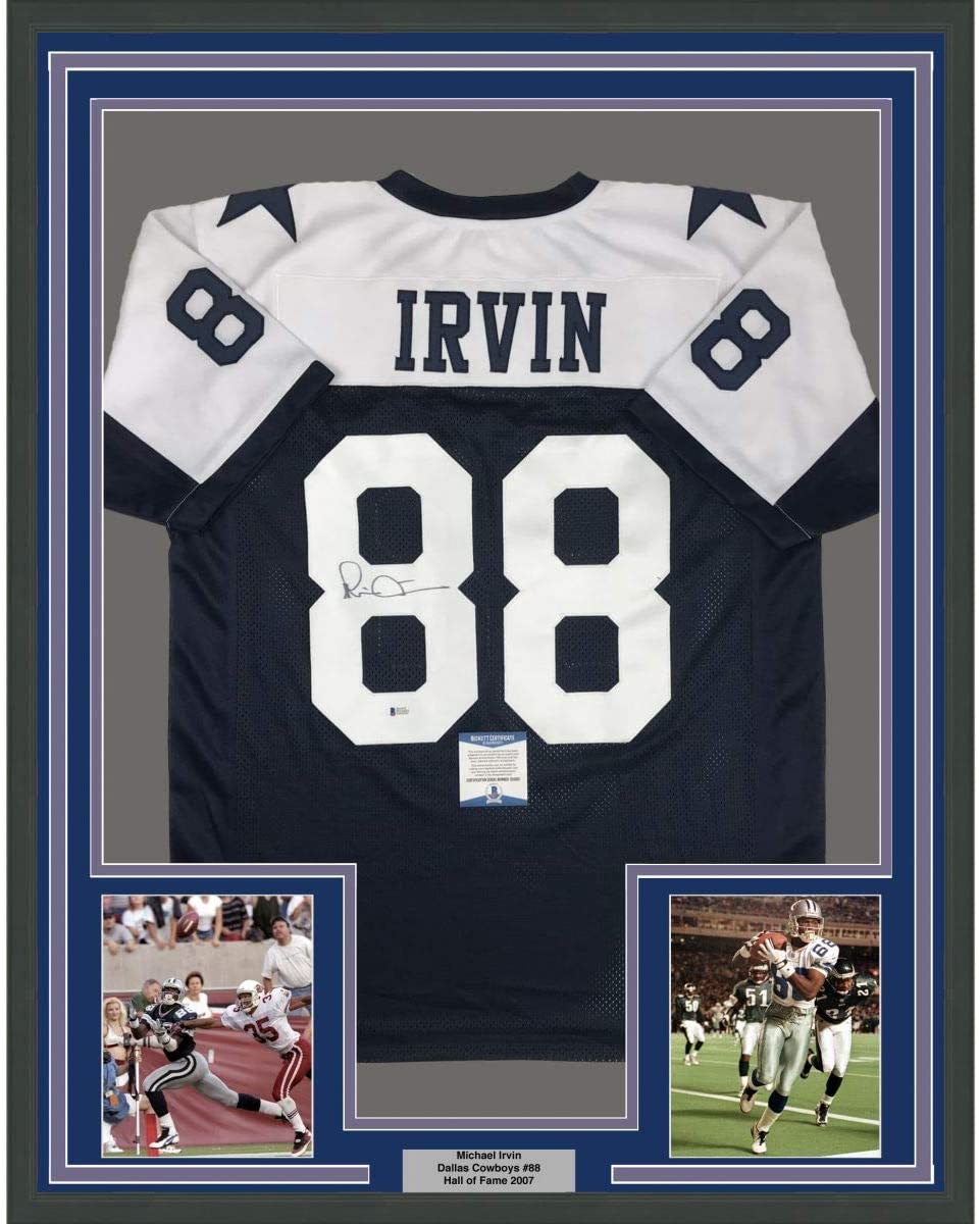 Camiseta de fútbol azul enmarcada y autografiada de Michael Irvin, 35 x 39, del Día de Acción de Gracias de Dallas, Beckett BAS COA