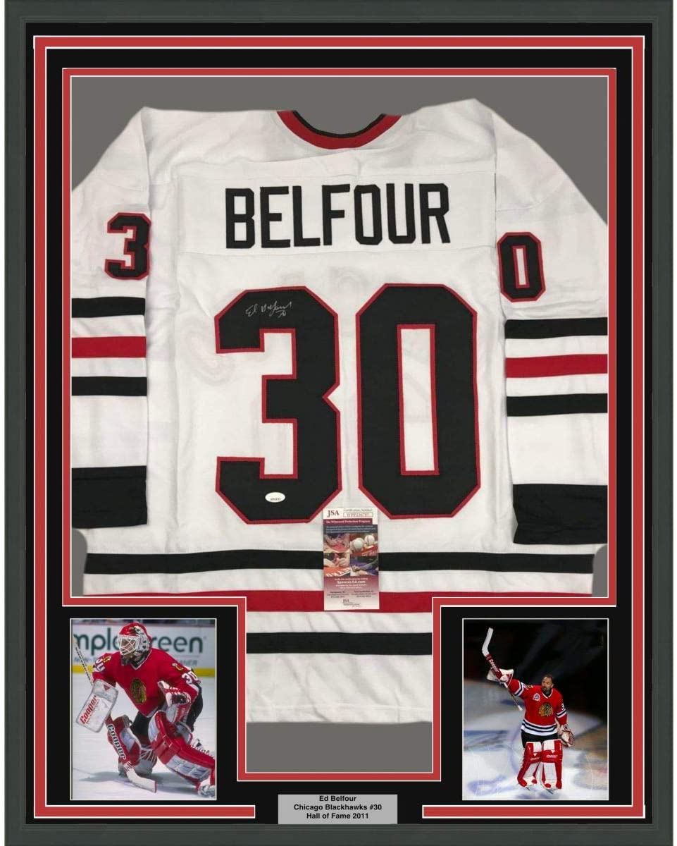 Camiseta de hockey blanca de Chicago, enmarcada, autografiada y firmada por Ed Belfour, 35 x 39, JSA COA