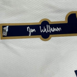 Camiseta de baloncesto Nike Swingman blanca de los New Orleans Pelicans, enmarcada, autografiada y firmada por Zion Williamson, 35 x 39, Fanatics COA