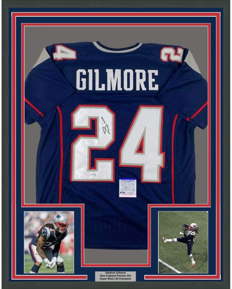 Camiseta de fútbol azul de Nueva Inglaterra, enmarcada, autografiada y firmada por Stephon Gilmore, 35 x 39, certificado de autenticidad (PSA/DNA)