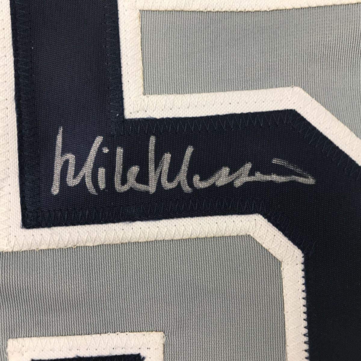 Camiseta de béisbol gris de Nueva York de 35 x 39, enmarcada, autografiada y firmada por Mike Mussina (JSA COA)