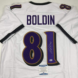 Camiseta de fútbol blanca de Baltimore de Anquan Boldin autografiada/firmada Beckett BAS COA