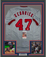 Camiseta de béisbol enmarcada, autografiada y firmada de Howie Kendrick, 35 x 39, color gris Washington, JSA COA