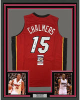 Camiseta de baloncesto enmarcada y autografiada de Mario Chalmers, 35 x 39, color rojo Miami, JSA COA