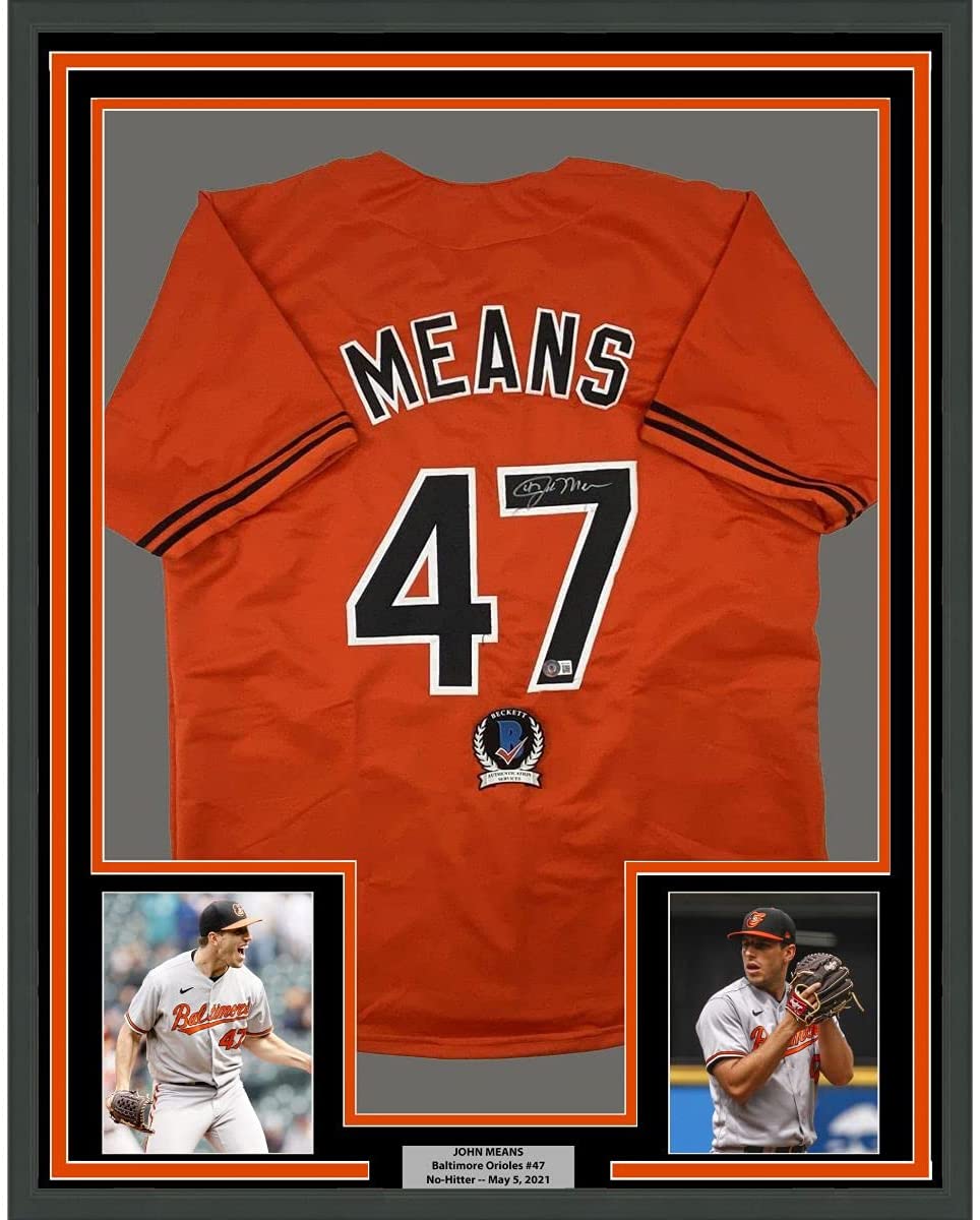 Camiseta de béisbol naranja de Baltimore, enmarcada, autografiada y firmada por John Means, 35 x 39, Beckett BAS COA