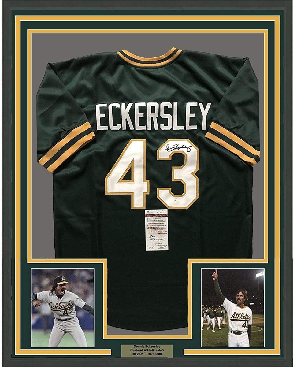 Camiseta de béisbol verde Oakland de 35 x 39, enmarcada, autografiada y firmada por Dennis Eckersley (JSA COA)