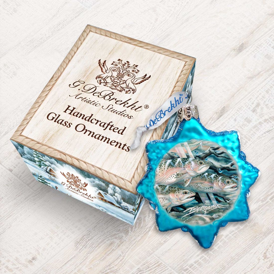 Adorno de vidrio de mercurio "Atrapa la trucha arcoíris" de J. Bergsma - Decoración navideña de vida silvestre - 7783674-JB