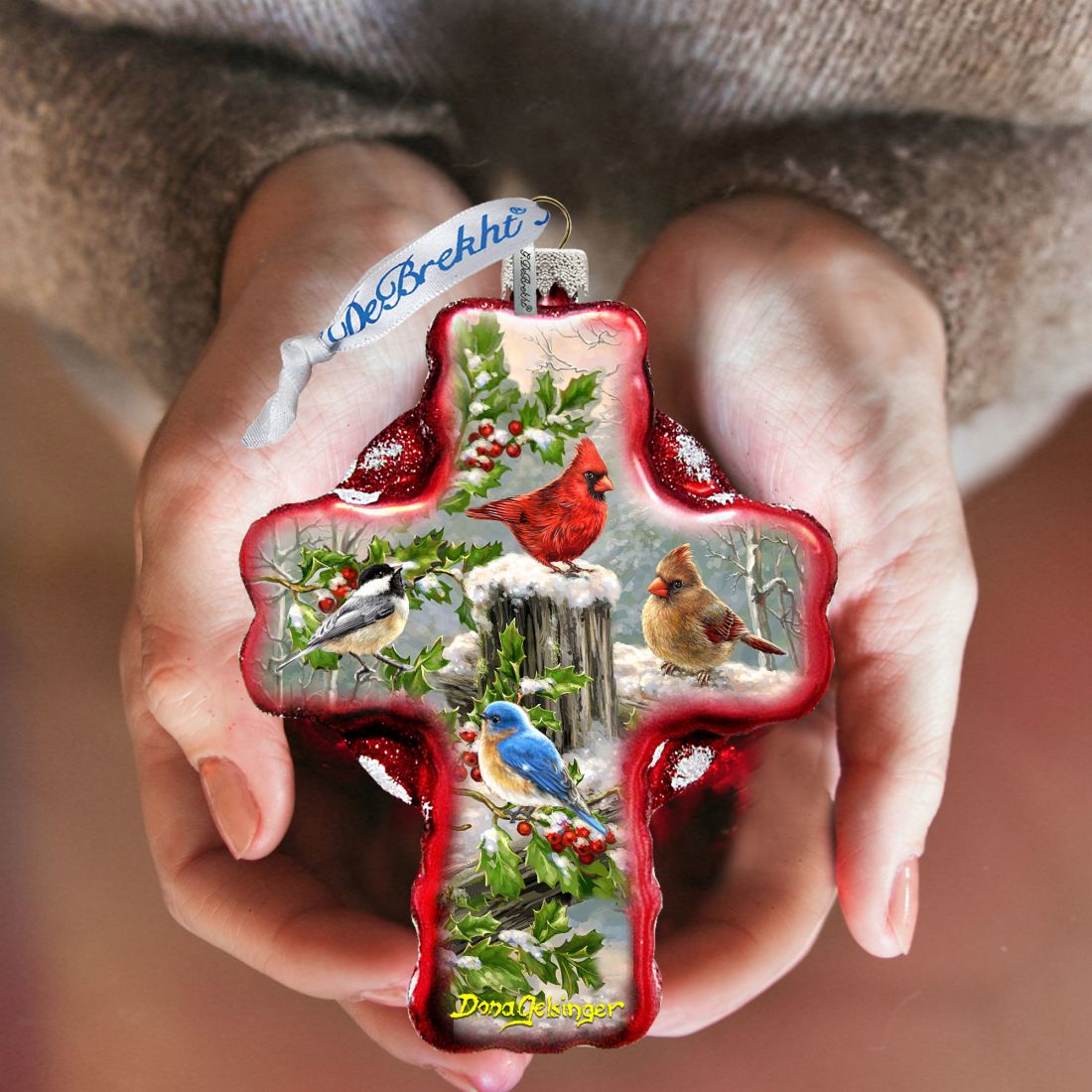 Adorno de cristal con forma de cruz de los Cardenales de Invierno de D. Gelsinger - Decoración navideña - 758-010-DG