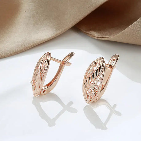 French Hollow Pattern Heart-shaped Earrings - Lootquake