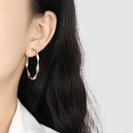 Women's Titanium Steel Gold-plated All-match Ear Clip - Lootquake