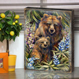 Grin &amp; Bear it - Arte mural de madera de madre y cachorro oso grizzly de J. Bergsma - Decoración de vida silvestre - 8592947BP-JB