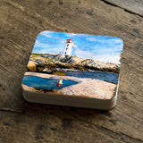 Juego de 4 posavasos de corcho de madera con temática costera de Lighthouse Bay, de Nature Wonders - Decoración costera con temática marina - 95268C-S4