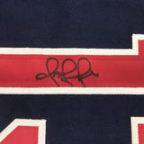 Camiseta de béisbol azul de Cleveland de 35 x 39, enmarcada, autografiada y firmada por Omar Vizquel. Certificado de autenticidad de PSA y ADN.
