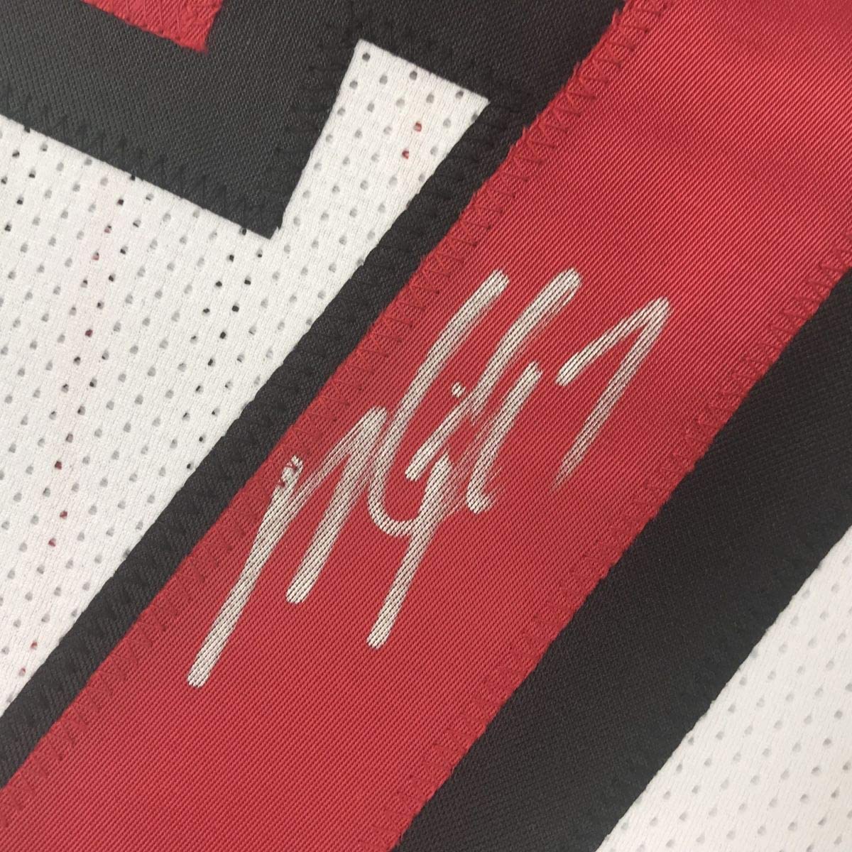 Camiseta de fútbol blanca de Atlanta autografiada/firmada de Michael Mike Vick. PSA/CÓDIGO DE ADN.