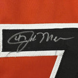 Camiseta de béisbol naranja de Baltimore, enmarcada, autografiada y firmada por John Means, 35 x 39, Beckett BAS COA