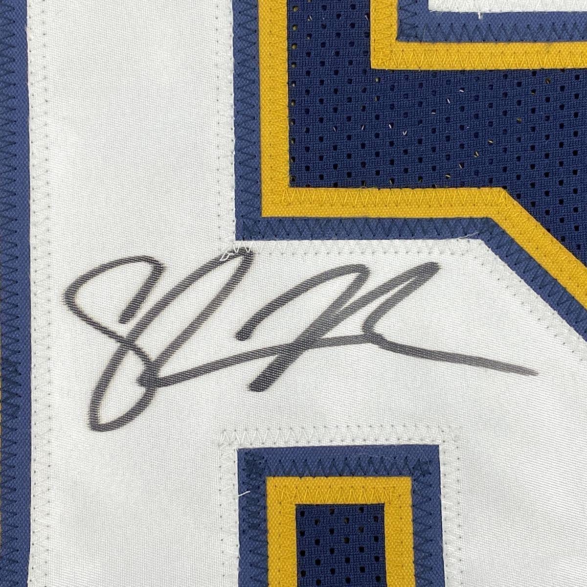 Camiseta de fútbol azul oscuro de San Diego de 35 x 39, firmada y enmarcada por Shawne Merriman, Beckett BAS COA