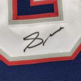 Camiseta de fútbol azul de Nueva Inglaterra, enmarcada, autografiada y firmada por Stephon Gilmore, 35 x 39, certificado de autenticidad (PSA/DNA)