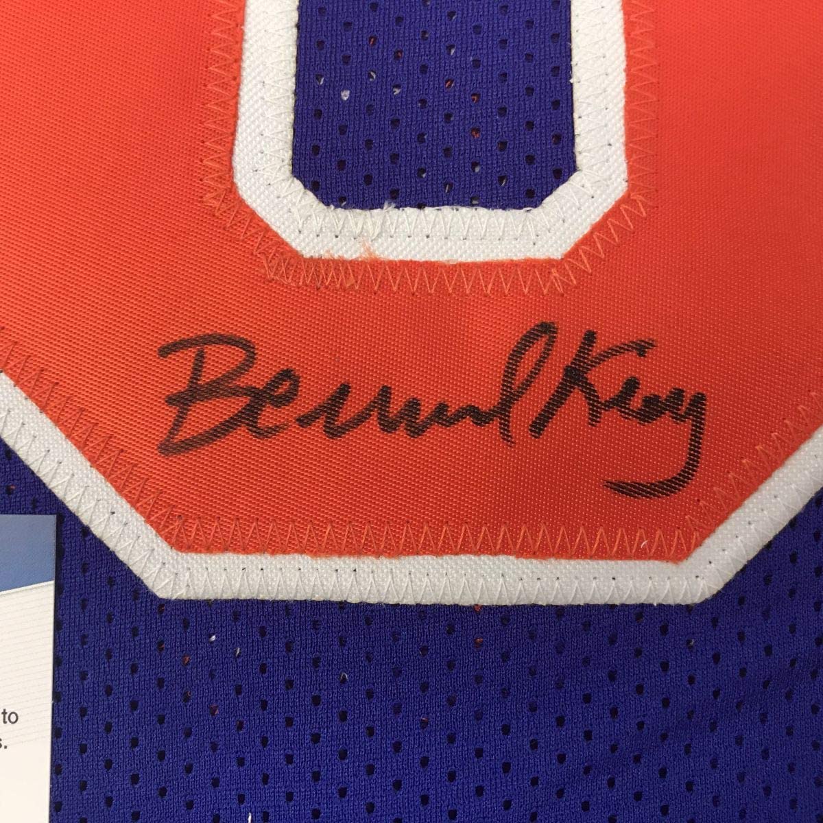 Camiseta de baloncesto azul de Nueva York autografiada/firmada por Bernard King Beckett BAS COA