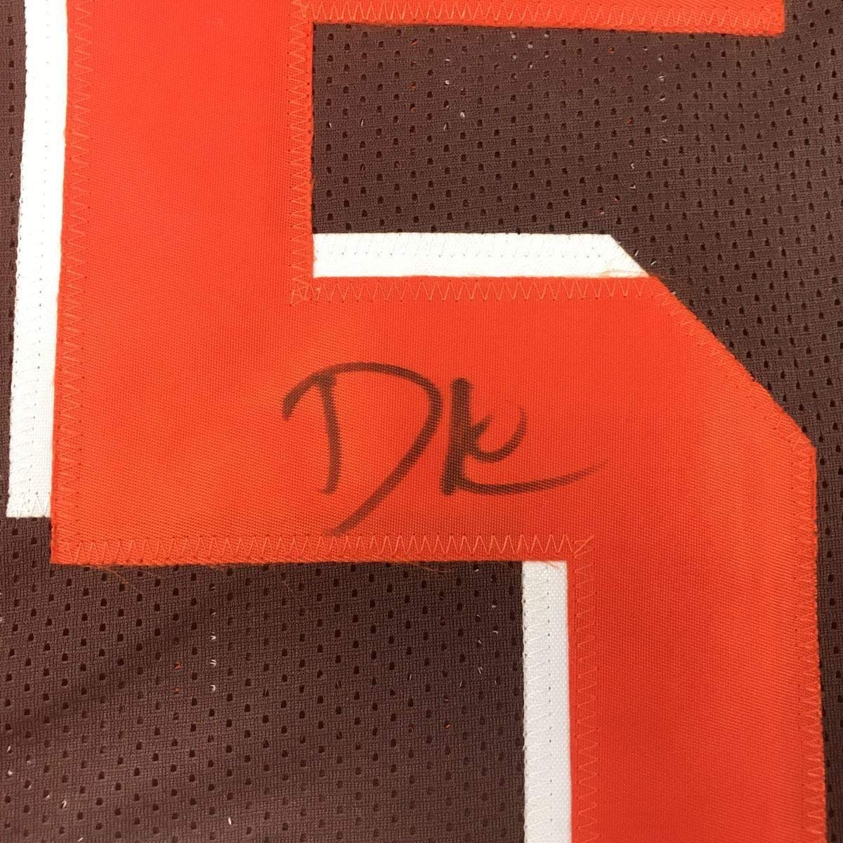Camiseta de fútbol americano de Cleveland, enmarcada, autografiada y firmada por David Njoku, 35 x 39, color marrón, con certificado de autenticidad de PSA y ADN.