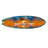 Arte mural de tabla de surf "Good Vibes Only" de G. DeBrekht: decoración costera artesanal para casas de playa e interiores tropicales – 8490145HS