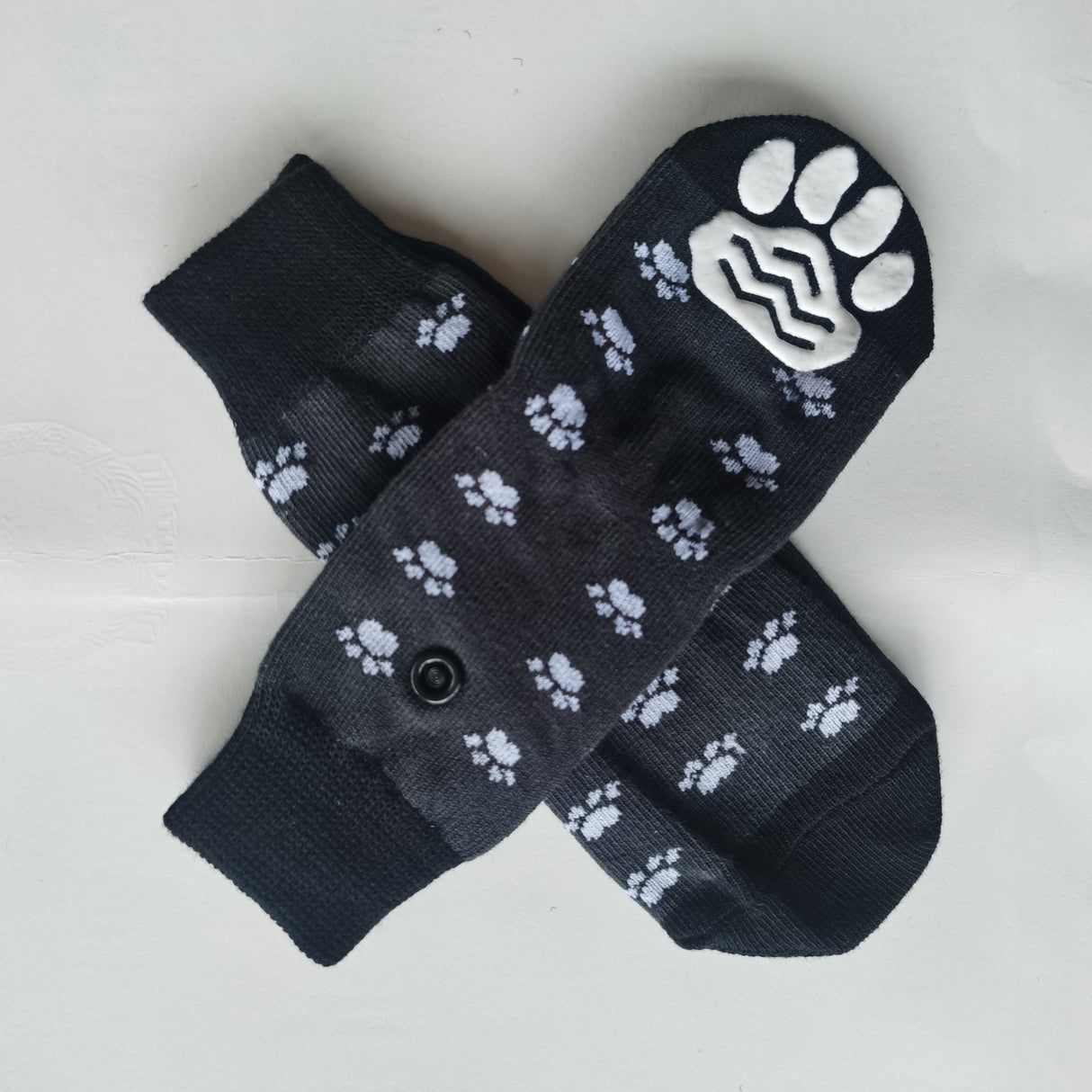 Lot de 4 chaussettes antidérapantes pour chien avec semelles antidérapantes - Chaussures de protection pour animaux de compagnie - Idéales pour les activités à la maison