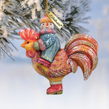 Adorno navideño esculpido y pintado a mano de G. DeBrekht: muñeco de nieve montado en un gallo - Decoración navideña de Papá Noel - 63134
