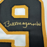 Camiseta de béisbol blanca de Pittsburgh de 35 x 39, enmarcada y autografiada de Bill Mazeroski (JSA COA)