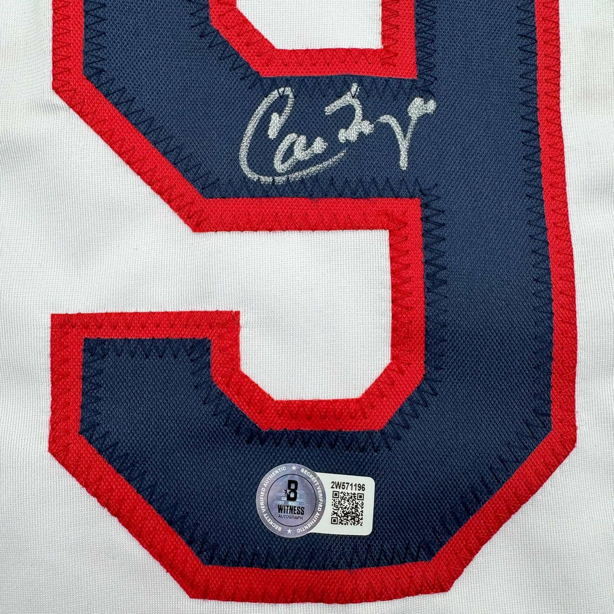 Camiseta de béisbol blanca de Cleveland, enmarcada, autografiada y firmada por Carlos Baerga, 35 x 39, Beckett BAS COA