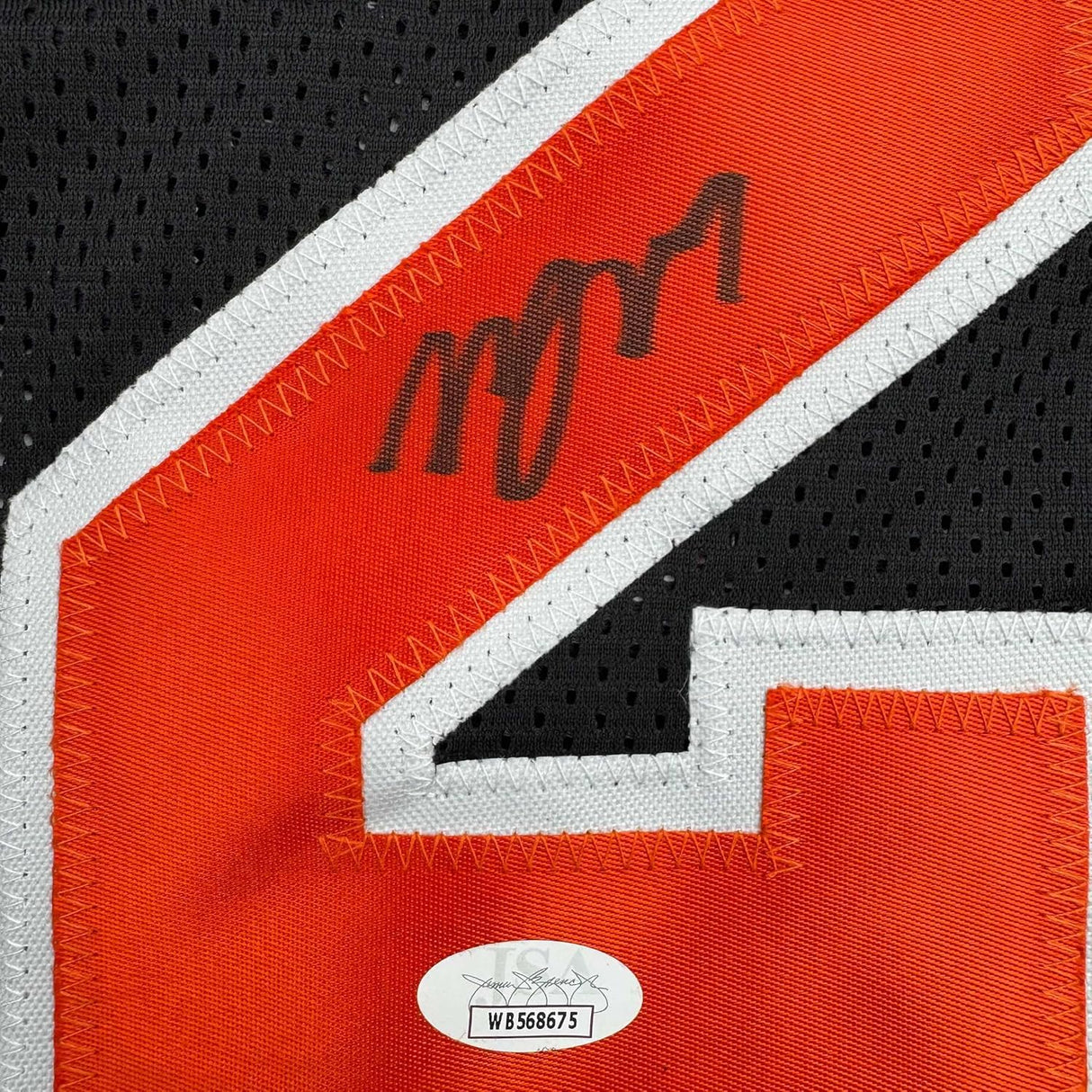 Camiseta de baloncesto negra de Nueva York de Miles Deuce McBride, enmarcada, autografiada y firmada, 35 x 39, JSA COA