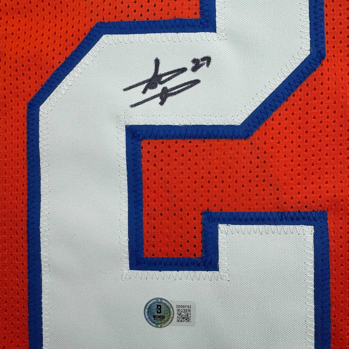 Camiseta de fútbol retro naranja de Denver Beckett BAS COA enmarcada, autografiada y firmada por Steve Atwater, 35 x 39