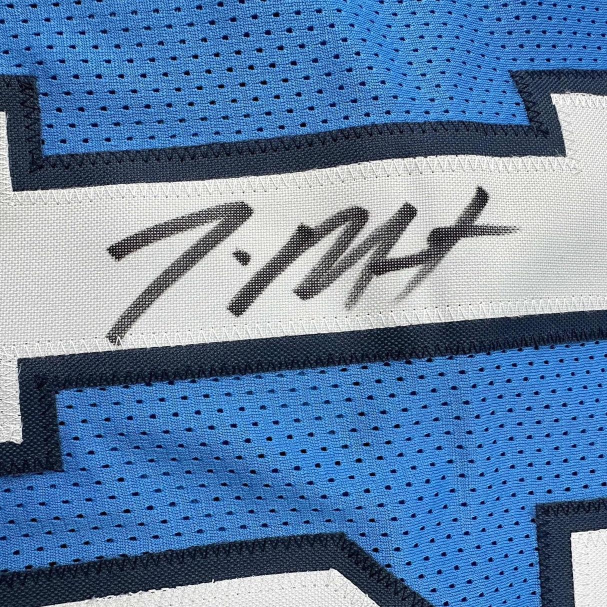 Camiseta de baloncesto azul claro de Memphis, enmarcada, autografiada y firmada por Ja Morant, 35 x 39, JSA COA