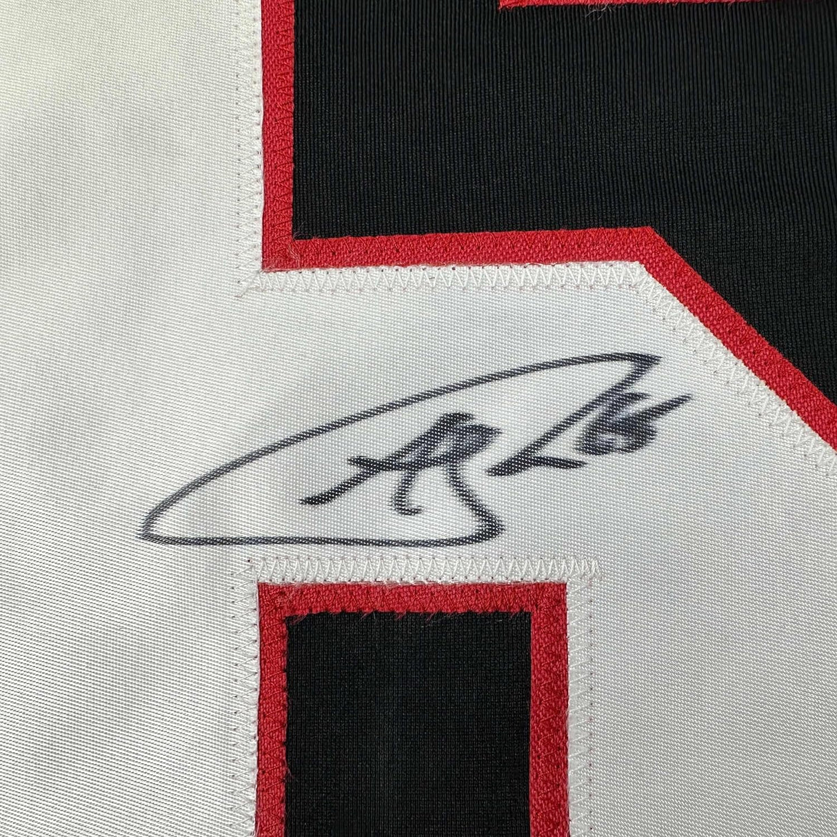 Camiseta de hockey negra de Chicago, enmarcada, autografiada y firmada por Andrew Shaw, 35 x 39, JSA COA