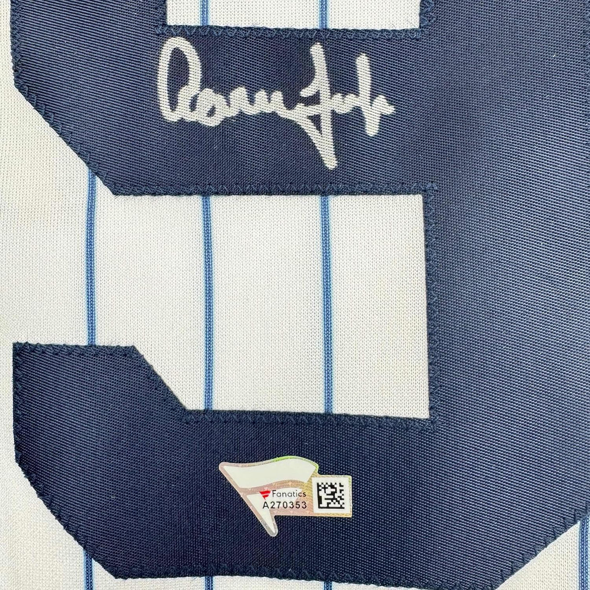 Camiseta de béisbol Majestic Pinstripe auténtica de los Yankees de Nueva York, enmarcada, autografiada y firmada por Aaron Judge, 35 x 39, Fanatics COA