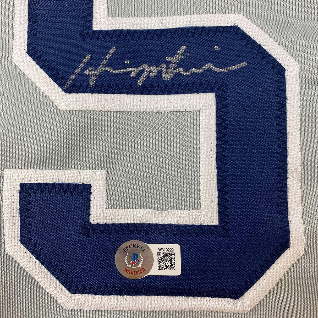 Camiseta de béisbol enmarcada, autografiada y firmada por Hideki Matsui, 35 x 39, gris de Nueva York, Beckett BAS COA