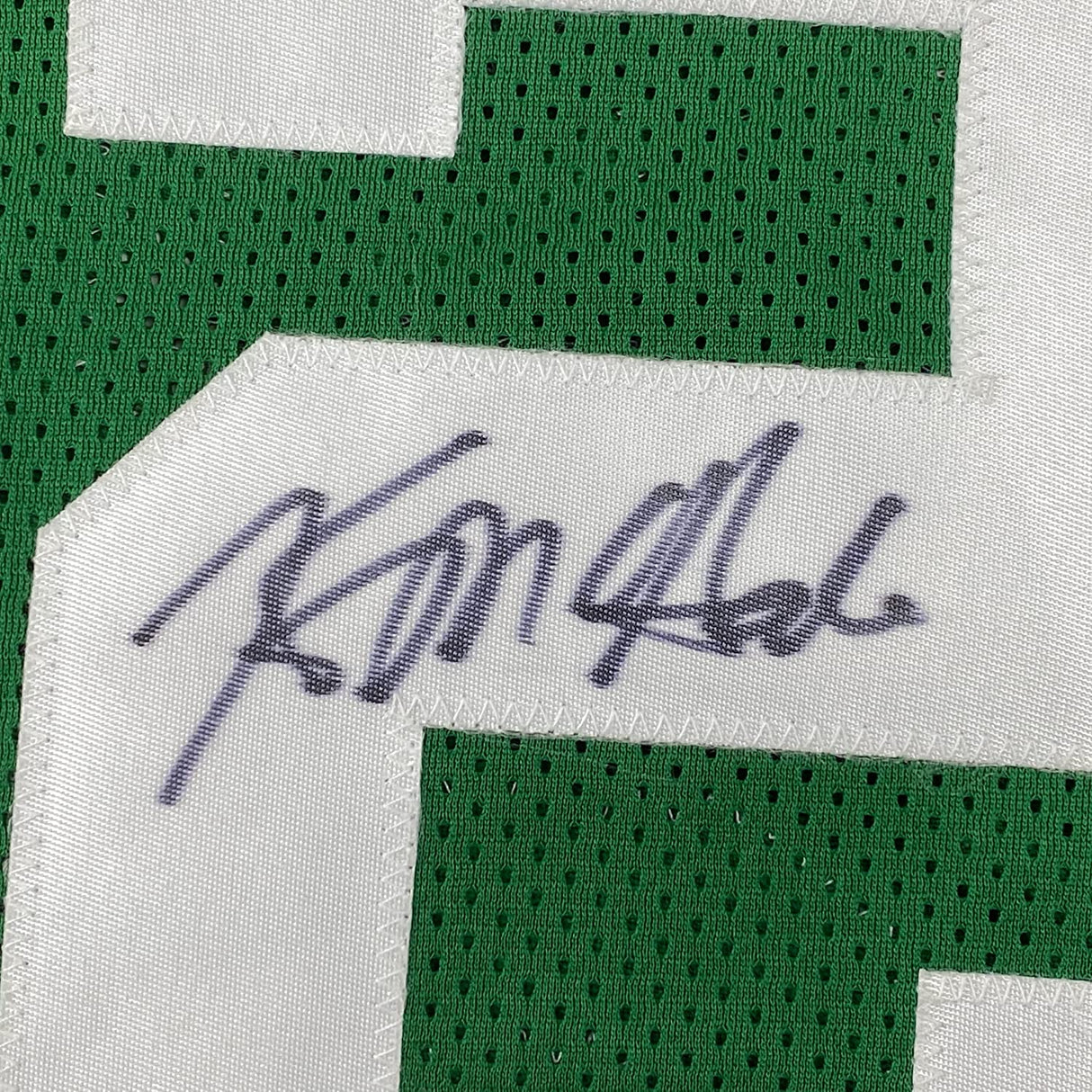 Camiseta de baloncesto verde Boston de Kevin McHale, enmarcada, autografiada y firmada, 35 x 39, JSA COA