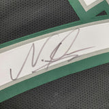 Camiseta de fútbol americano negra de Filadelfia de Nakobe Dean, enmarcada, autografiada y firmada, 35 x 39, JSA COA