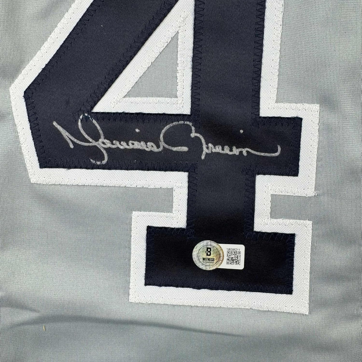 Camiseta de béisbol Beckett BAS COA Holográfica, enmarcada, autografiada y firmada por Mariano Rivera, 35 x 39, gris de Nueva York