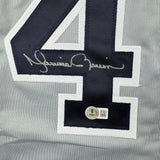 Camiseta de béisbol Beckett BAS COA Holográfica, enmarcada, autografiada y firmada por Mariano Rivera, 35 x 39, gris de Nueva York