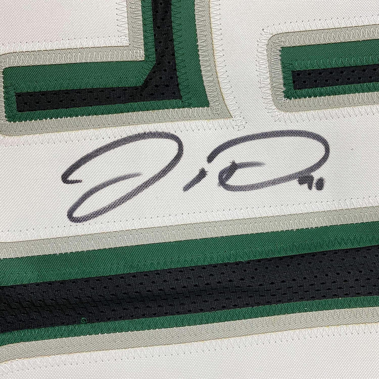 Camiseta de fútbol negra de Filadelfia de Jordan Davis, enmarcada, autografiada y firmada, 35 x 39, JSA COA
